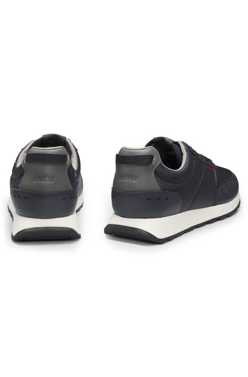 Tênis Retrô Com Detalhes Em Couro Sintético