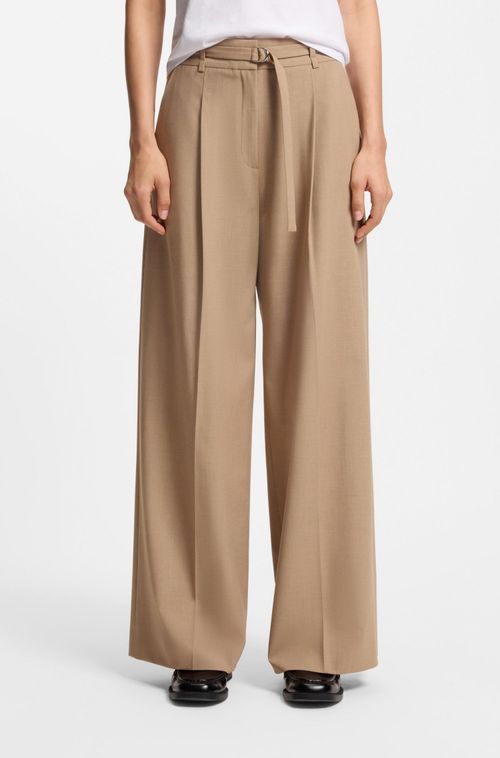 Calças Com Pregas E Cinto Com Fivela