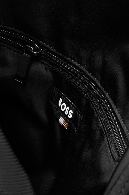 Mochila Em Tecido Reciclado Com Zíper E Listras
