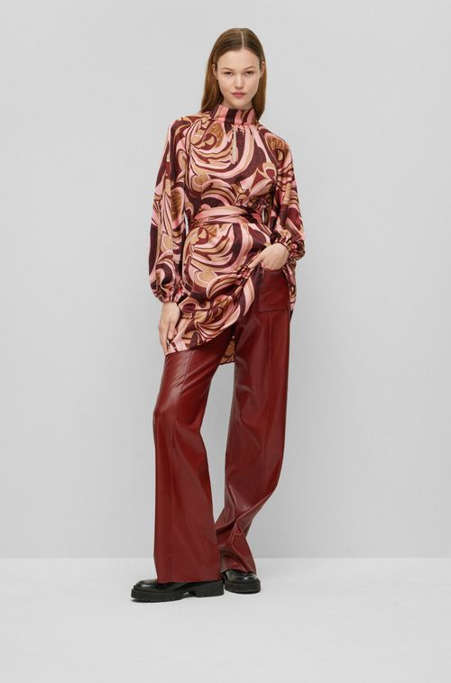 Vestido Cintado Com Gola Alta E Estampa Da Estação