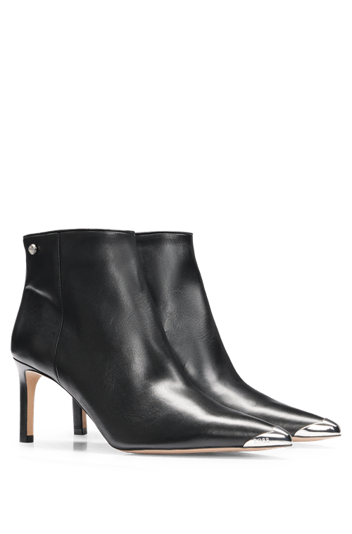 Botas De Salto Alto Preta Em Couro Napa Com Biqueira De Metal