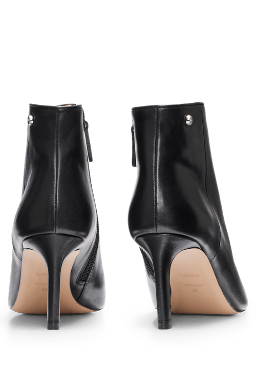 Botas De Salto Alto Preta Em Couro Napa Com Biqueira De Metal