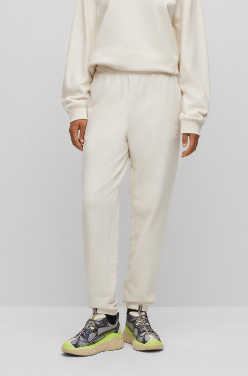 Calça Tracksuit Branca De Ajuste Descontraído Com Logo Estilizado Em Relevo