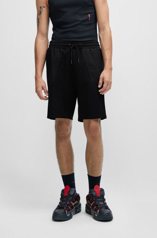 Shorts De Corte Folgado Em Algodão Esticável Com Bolsos Contrastantes