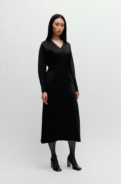 Vestido Folgado Com Detalhes Franzidos Em Cetim Macio