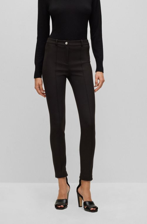 Calça Preta Em Tecido Stretch Com Pregas Pintuck