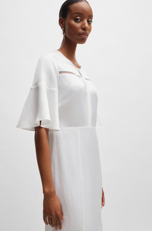 Vestido De Manga Curta Com Detalhes Em Renda