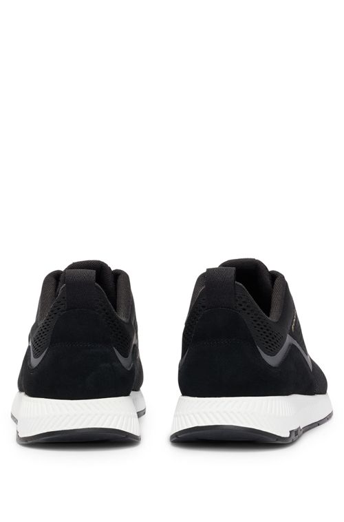 Tênis De Malha Com Cadarço E Acabamentos Em Camurça