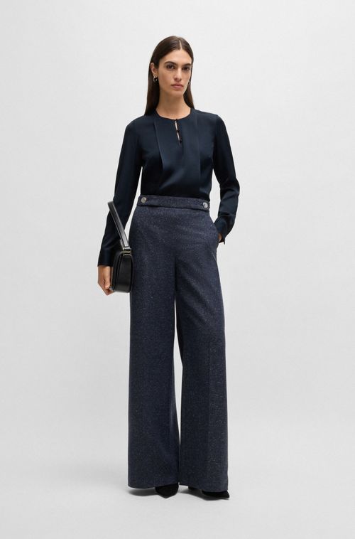 Blusa De Seda Elástica Com Decote Em Botão