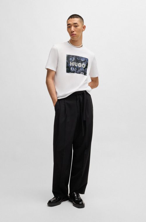 Camiseta Regular De Algodão Com Arte Sazonal
