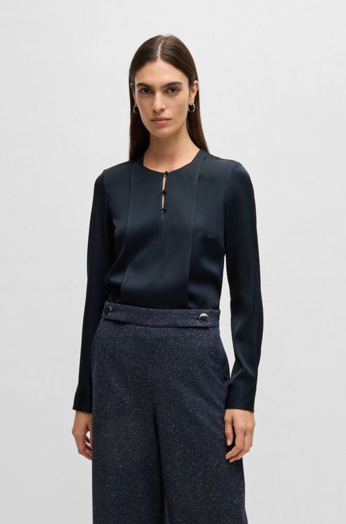 Blusa De Seda Elástica Com Decote Em Botão