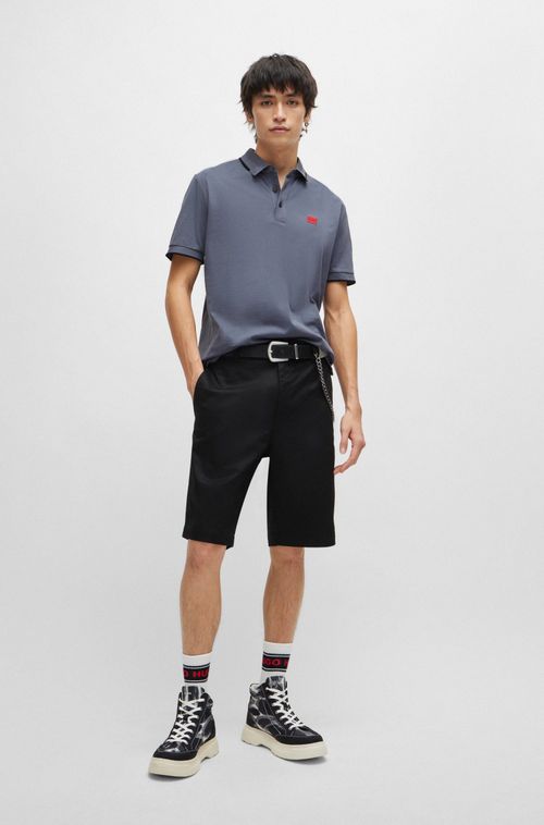 Shorts De Ajuste Regular Com Perna Slim E Bolsos Com Botões