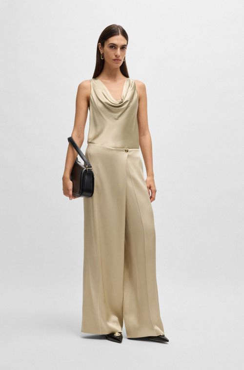 Blusa Descontraída Em Cetim Com Gola Redonda