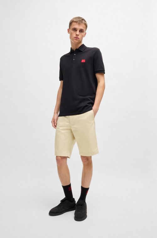 Shorts De Ajuste Regular Com Perna Slim E Bolsos Com Botões