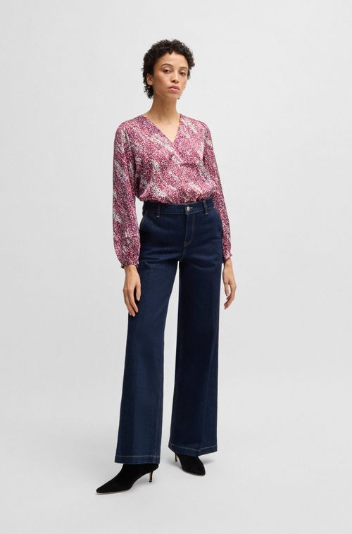 Blusa Regular Com Decote Em V Em Cetim Estampado