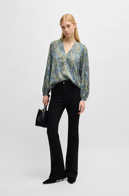 Blusa Regular Com Decote Em V Em Cetim Estampado
