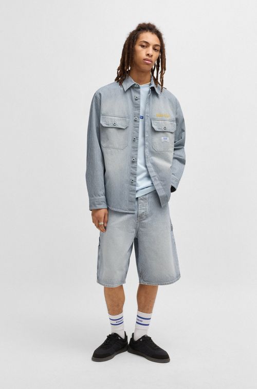 Camisa Oversized Em Denim Lavado Às Riscas