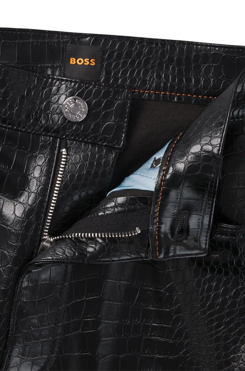 Calça Reta Em Couro Sintético Com Relevo De Crocodilo