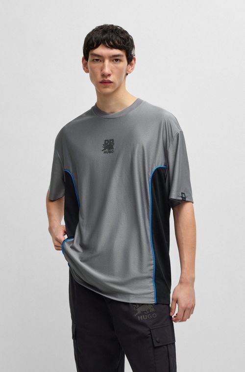 Camiseta Hugo X Rb Com Detalhes De Debrum