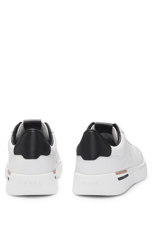 Tênis Em Couro Com Detalhes Listrados