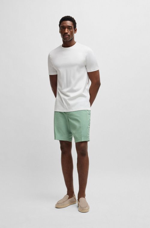 Shorts De Ajuste Slim Em Sarja De Algodão Elástico