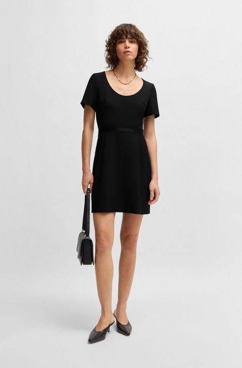 Vestido De Ajuste Slim Com Detalhe De Laço