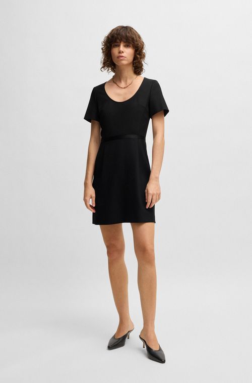 Vestido De Ajuste Slim Com Detalhe De Laço