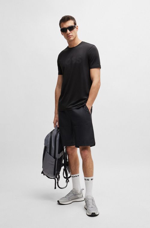 Camiseta elástica de alta performance com logo refletor decorativo