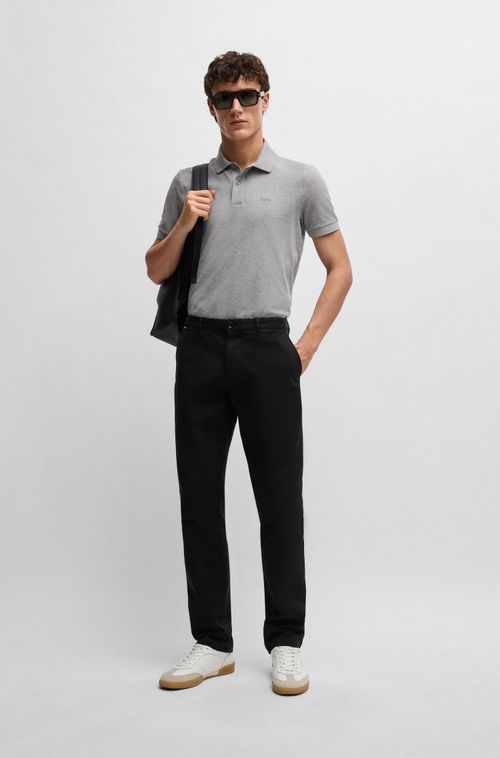 Chinos de corte regular em gabardine de algodão