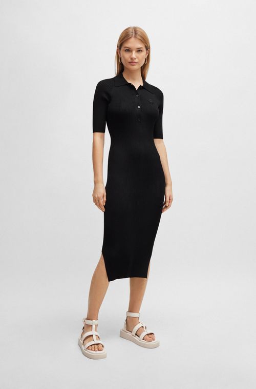 Vestido com abotoamento frontal e monograma duplo