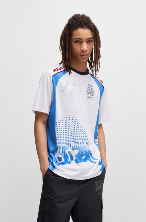 Camiseta HUGO x VCARB com arte de Yuki Tsunoda