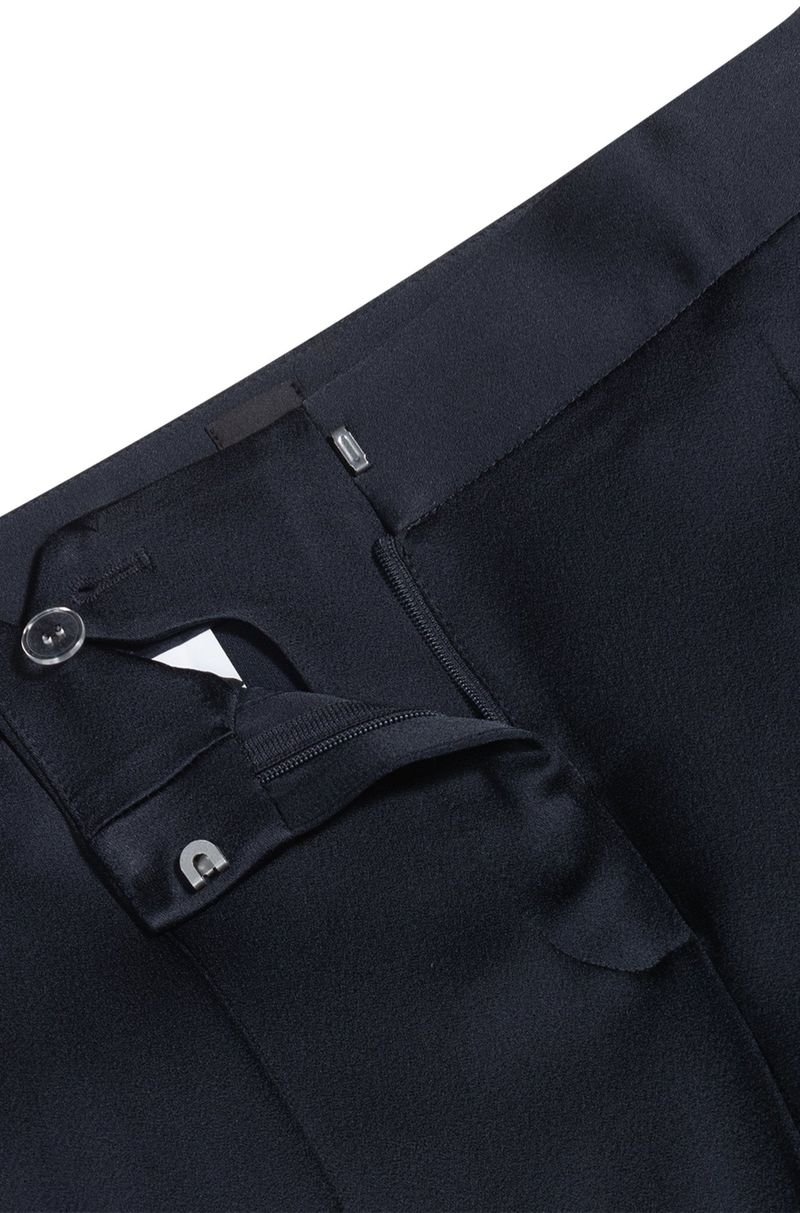 Calças Slim Fit Em Sarja Brilhante