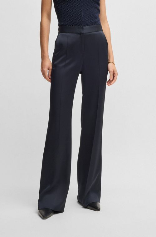 Calças Slim Fit Em Sarja Brilhante