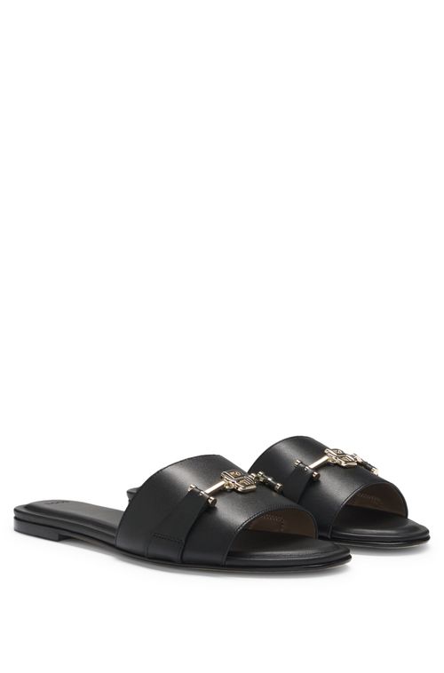 Chinelo De Couro Com Monograma Double B Em Tom Dourado