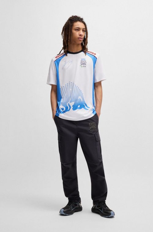 Camiseta HUGO x VCARB com arte de Yuki Tsunoda