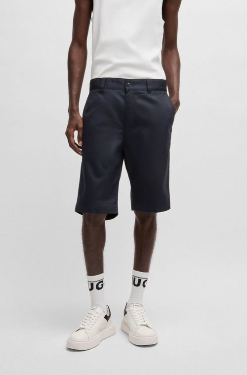 Shorts Regular Fit Com Perna Slim E Bolsos Com Botões