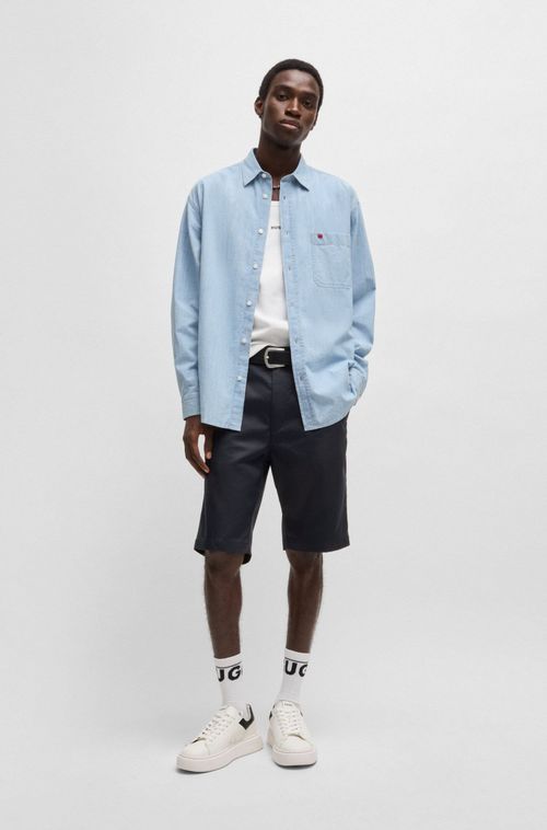 Shorts Regular Fit Com Perna Slim E Bolsos Com Botões