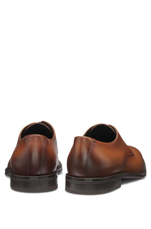 Sapatos Derby Em Couro Com Detalhes De Costuras