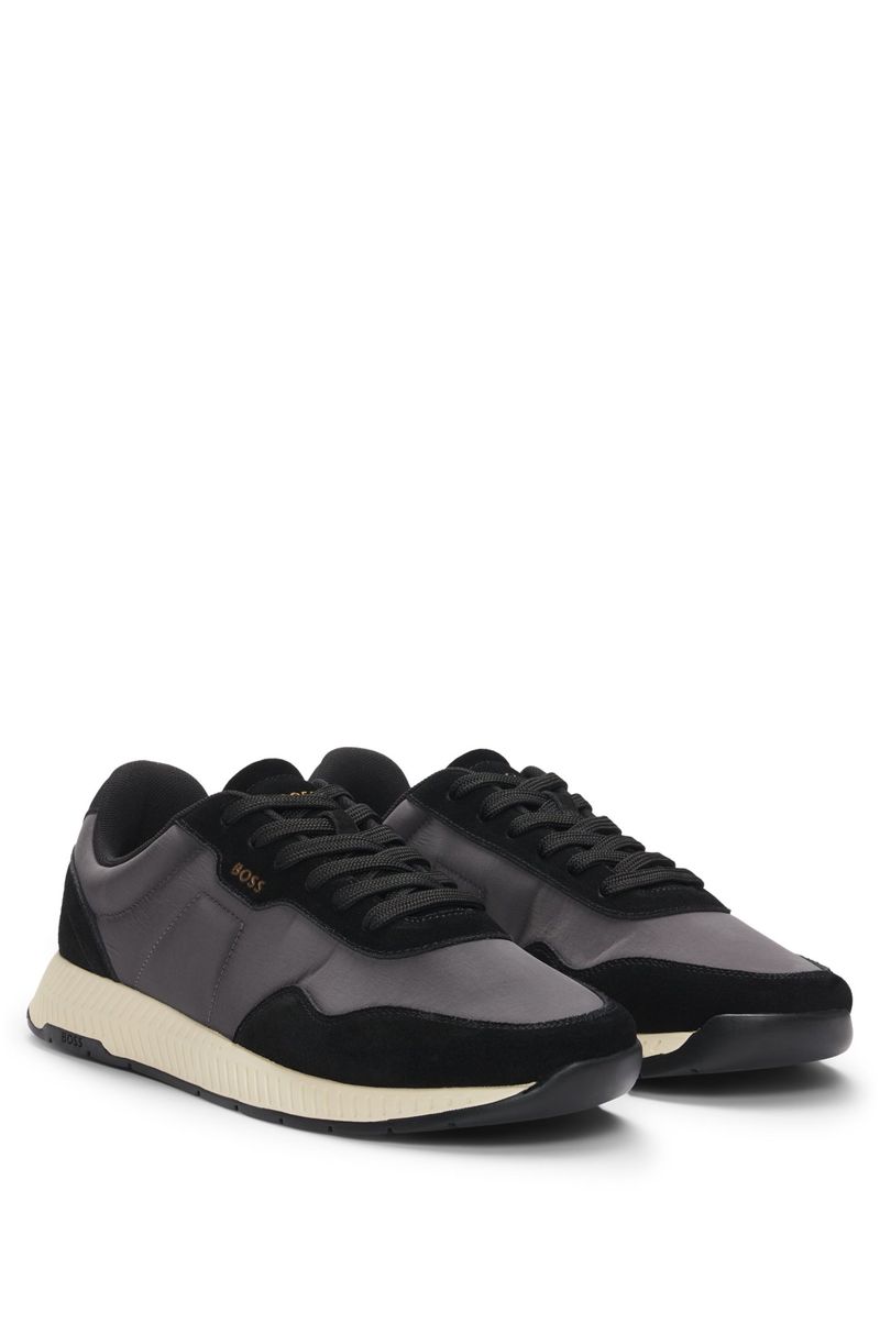 Tênis De Material Misto Com Acabamentos Em Camurça