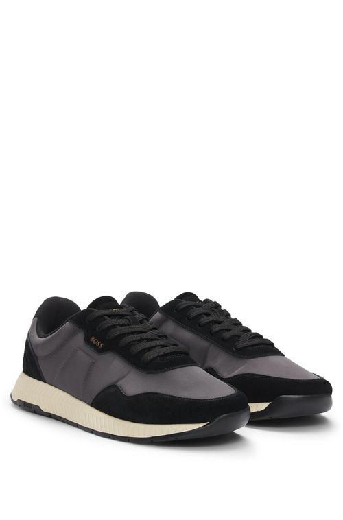 Tênis De Material Misto Com Acabamentos Em Camurça