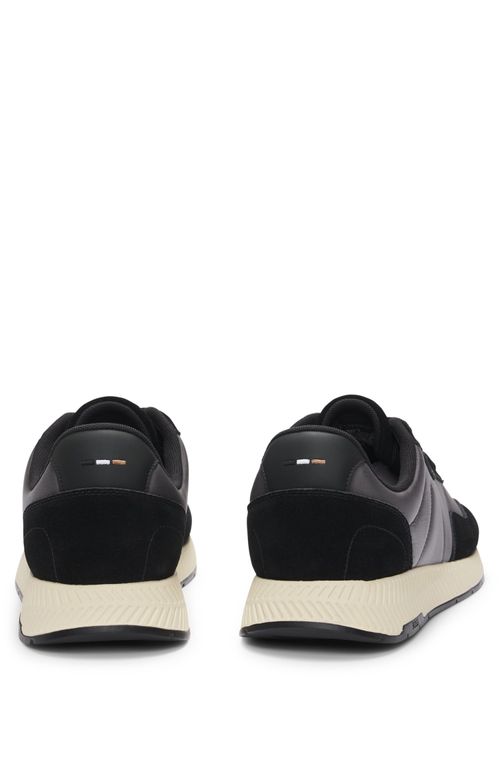 Tênis De Material Misto Com Acabamentos Em Camurça