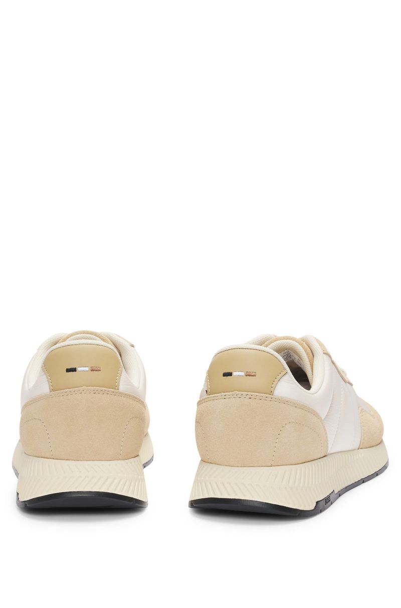 Tênis De Material Misto Com Acabamentos Em Camurça