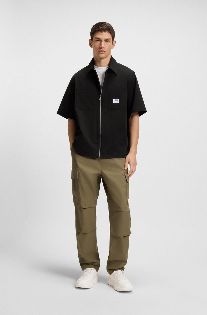 Camisa de ajuste oversize com fecho frontal