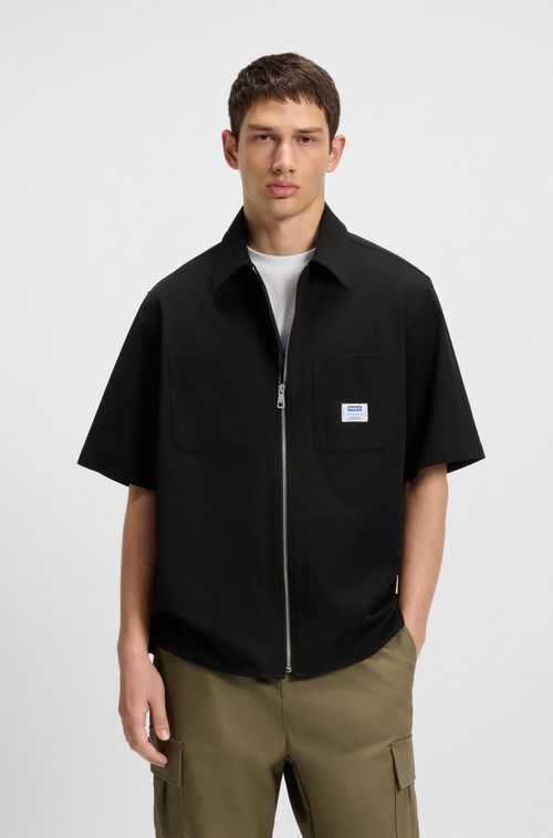 Camisa de ajuste oversize com fecho frontal