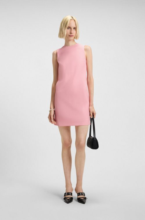 Vestido Elegante Com Detalhes Nas Costas E Laço